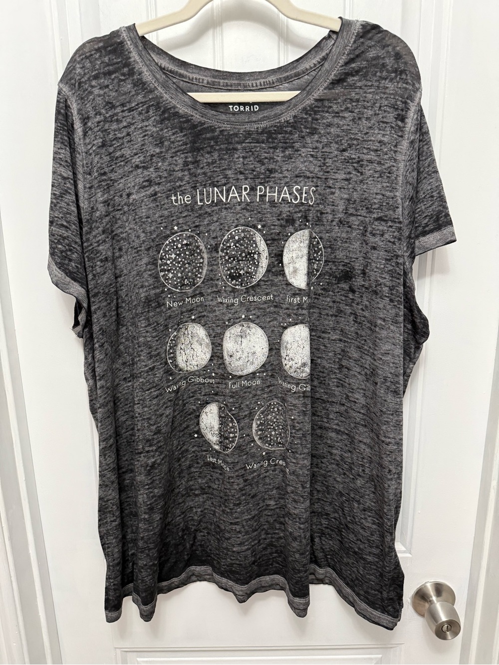 Torrid Plus 4X Lunar Phases Gray Short Sleeve Lightweight Crepe Tshirt (46-6)